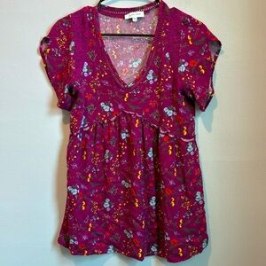 Grace & Lace 💐 XS Magenta floral flutter shirt Inset lace & ruffles Trim V-neck